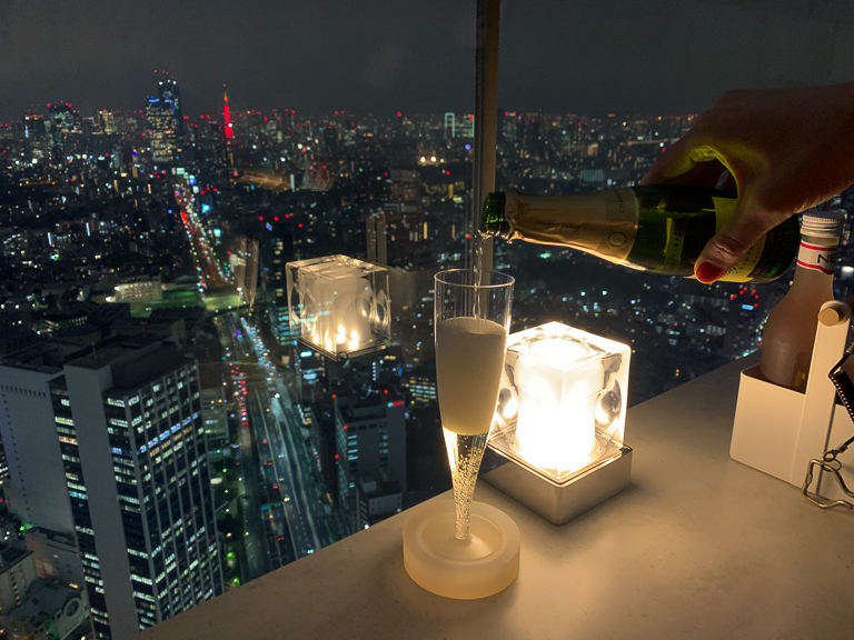 東京タワーや街をを眺めながら乾杯を。