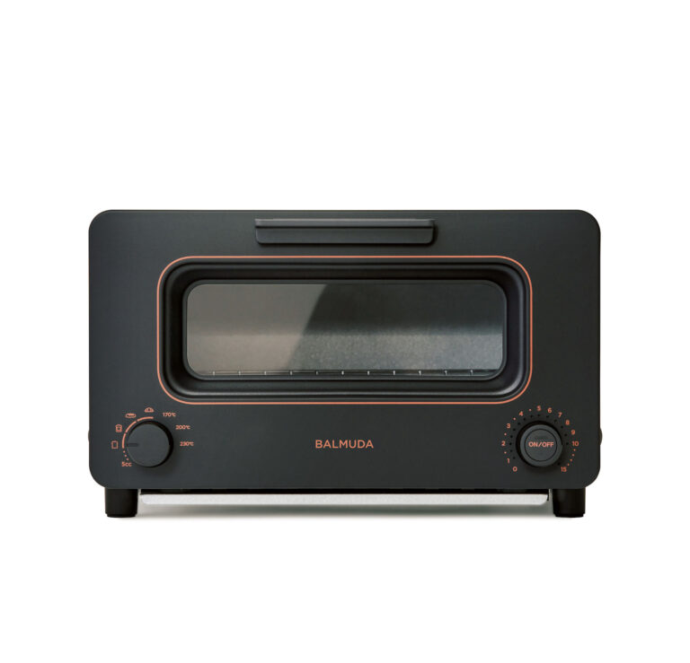 BALMUDA The Toaster ( スチームトースター ) 
150万台超を売り上げた逸品。スチームテクノロジーと温度制御で窯出ししたばかりのような焼きあがりの味をお届け。種類別にパンのおいしさを引き出してくれる。パンだけで
なくオーブン調理も優秀でお餅もおいしく焼ける。