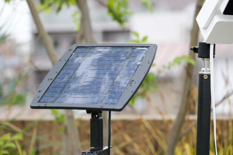太陽光発電と、24時間いつでもチェックできるアプリなどの活用で、在宅勤務を可能としている。