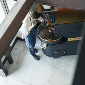 焙煎機は〈ギーセン〉〈ローリング〉の2社のものを導入。