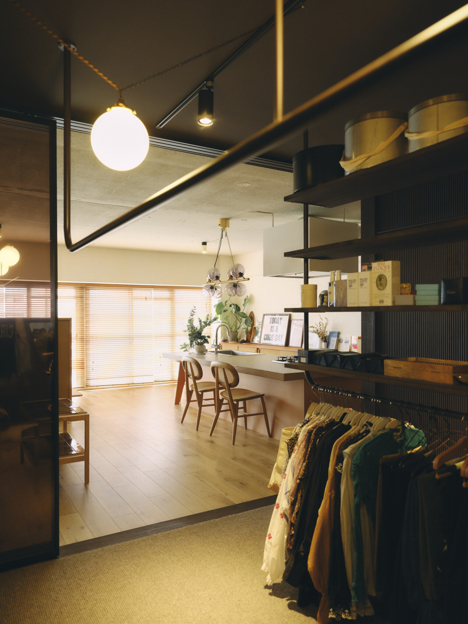 センスのいい人に学ぶ、心地よい部屋の工夫｜カフェ運営会社勤務・ごとうゆうこ『ナチュラルもシンプルも、好きなものミックスの家』 | Hanako Web