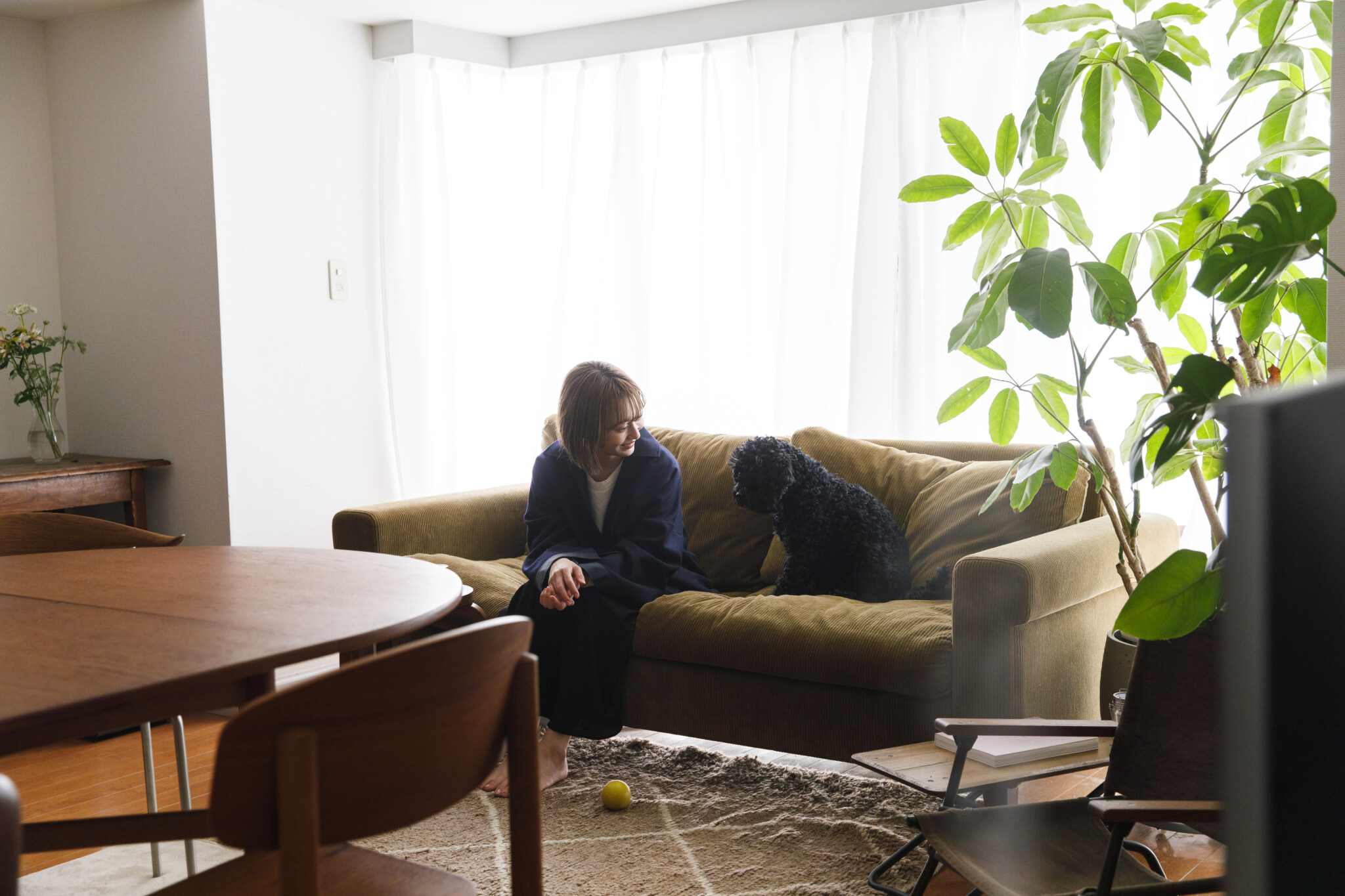センスのいい人に学ぶ、心地よい部屋の工夫。｜フリーランスディレクター／PR・石田一帆『賃貸でも、一生ものをひとつずつ。妥協せず選んだ家具に囲ま ...
