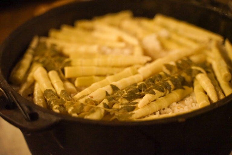 「根曲がり竹」の筍ご飯は優しい味でほっこり。