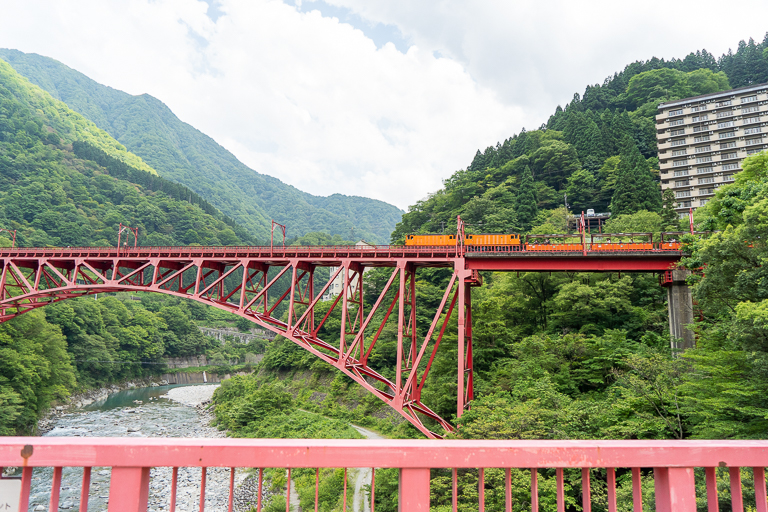 山彦橋から見る新山彦橋も写真好きが集まるスポットです。
