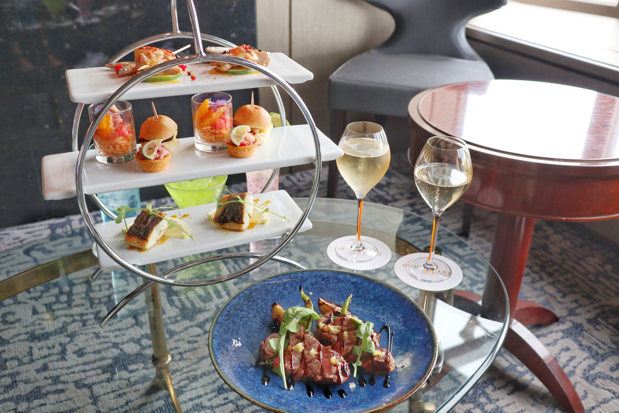 ヴーヴ クリコ がフリーフローで楽しめる コートヤード バイ マリオット 新大阪ステーション のハイティー Report Hanako Tokyo