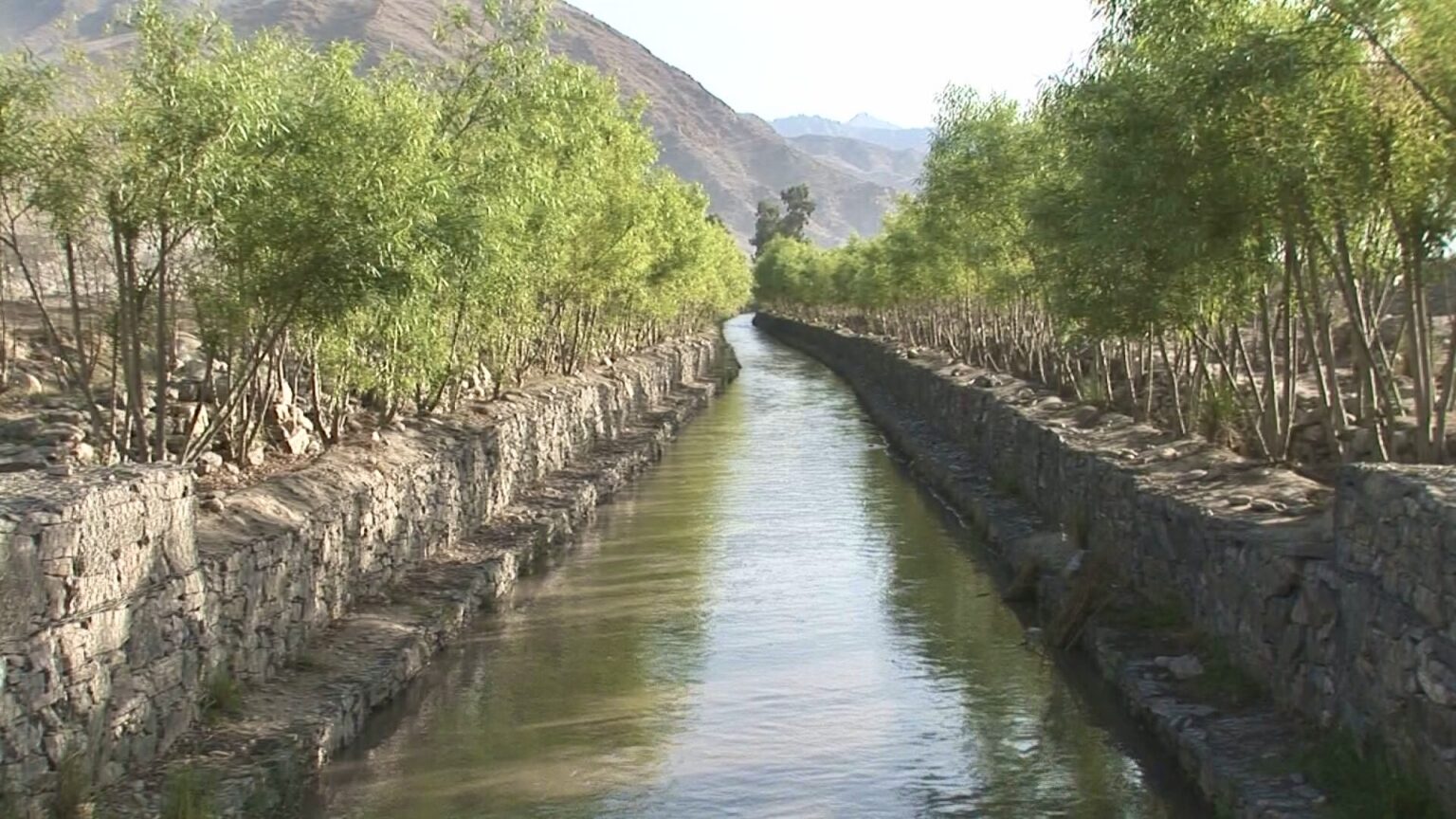 2006年4月、マルワリード用水路。（写真提供：日本電波ニュース社）