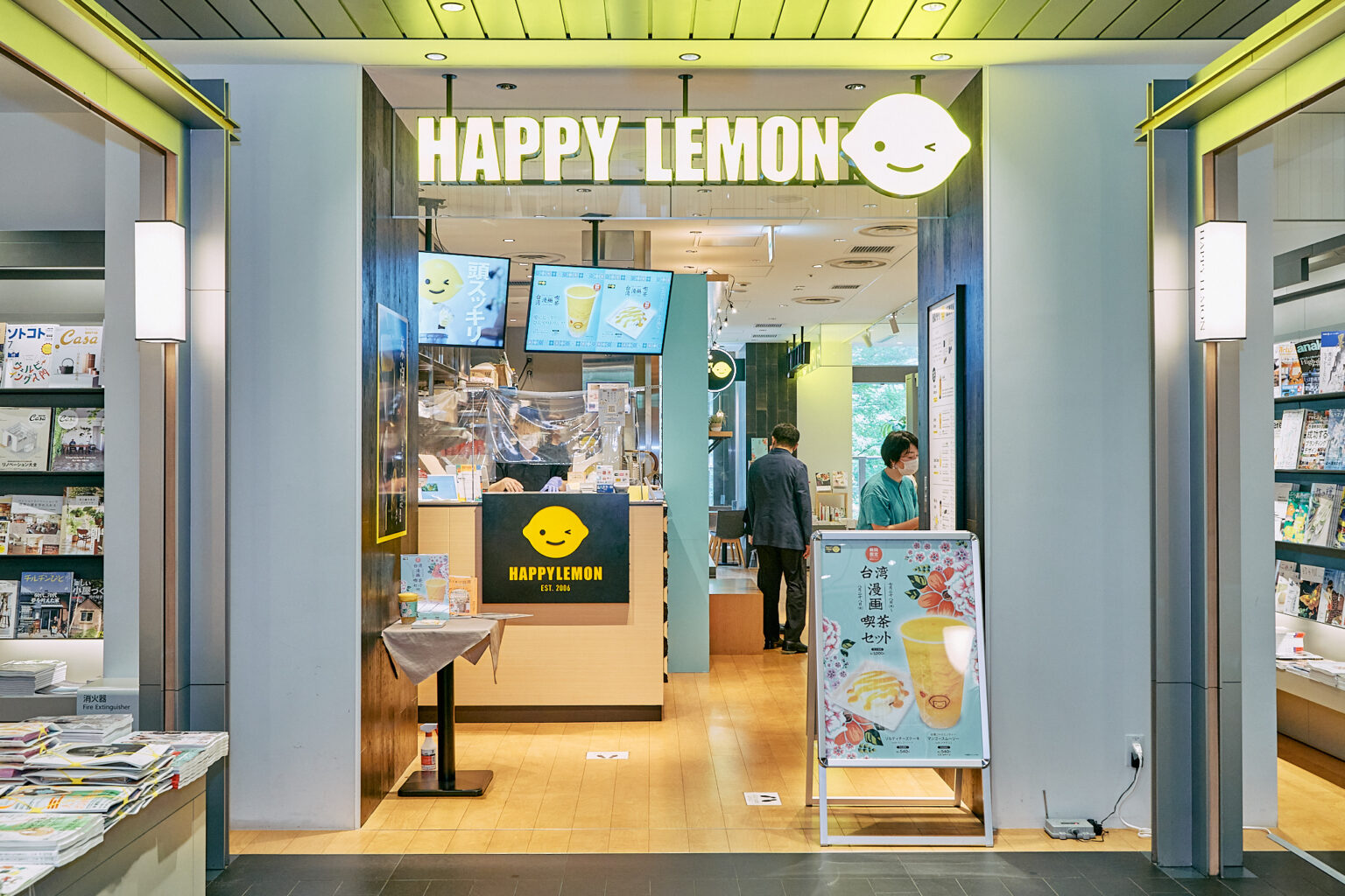 2006年に誕生以来、台湾や中国をはじめ世界で1,000店舗以上を展開する台湾茶ドリンク専門店〈HAPPY LEMON〉。