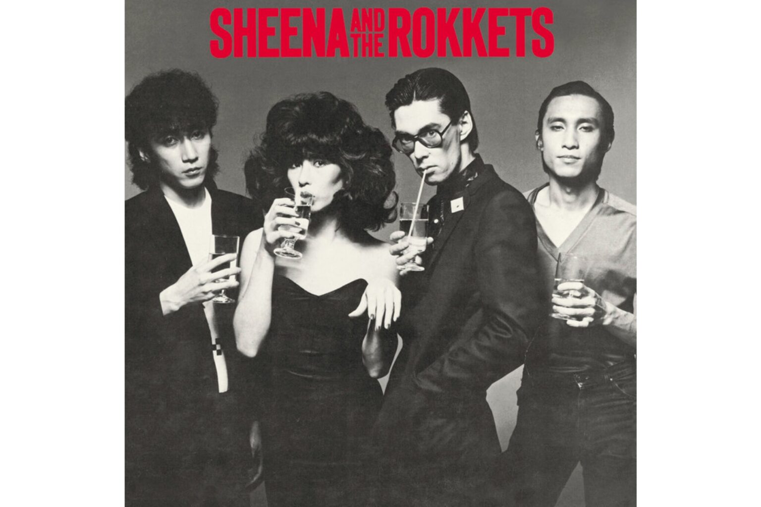 日本を代表するロックバンド「シーナ＆ロケッツ」のボーカル。1978年、夫で元サンハウスのギタリスト鮎川誠とともにバンドを結成。1979年、YMOの協力でアルバム『真空パック』を発表、「ユー・メイ・ドリーム」でブレイクした。