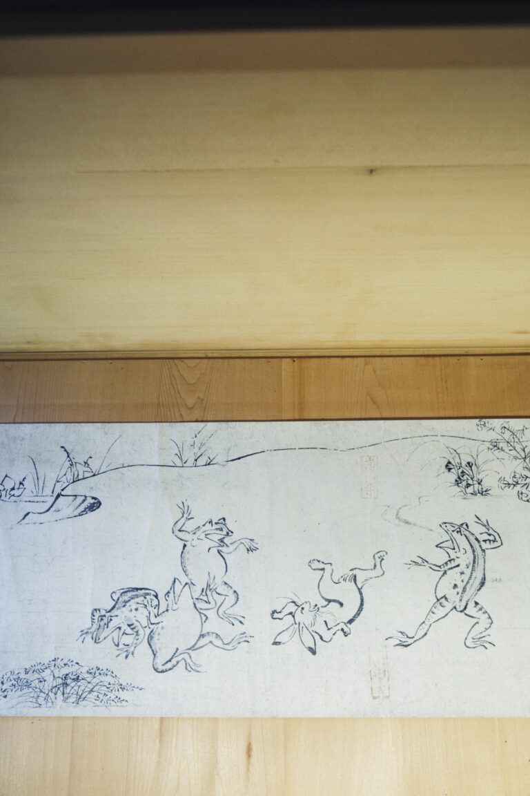 鳥獣人物戯画は高山寺を代表する宝物であり、国宝でもある。平安時代から鎌倉時代にかけて描かれた。