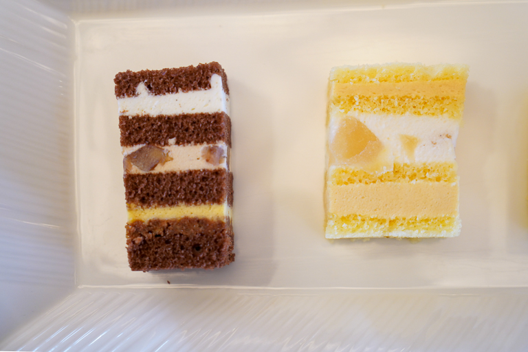 「エクラン・ド・ボヌール～幸せの宝石箱～」のケーキ部分は2種類が合わせられています。