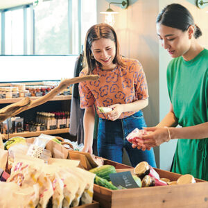 ショップでは千葉県の野菜や名産品、お土産が購入できる。
