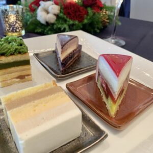 試食会では4種類のケーキの試食が行われた。