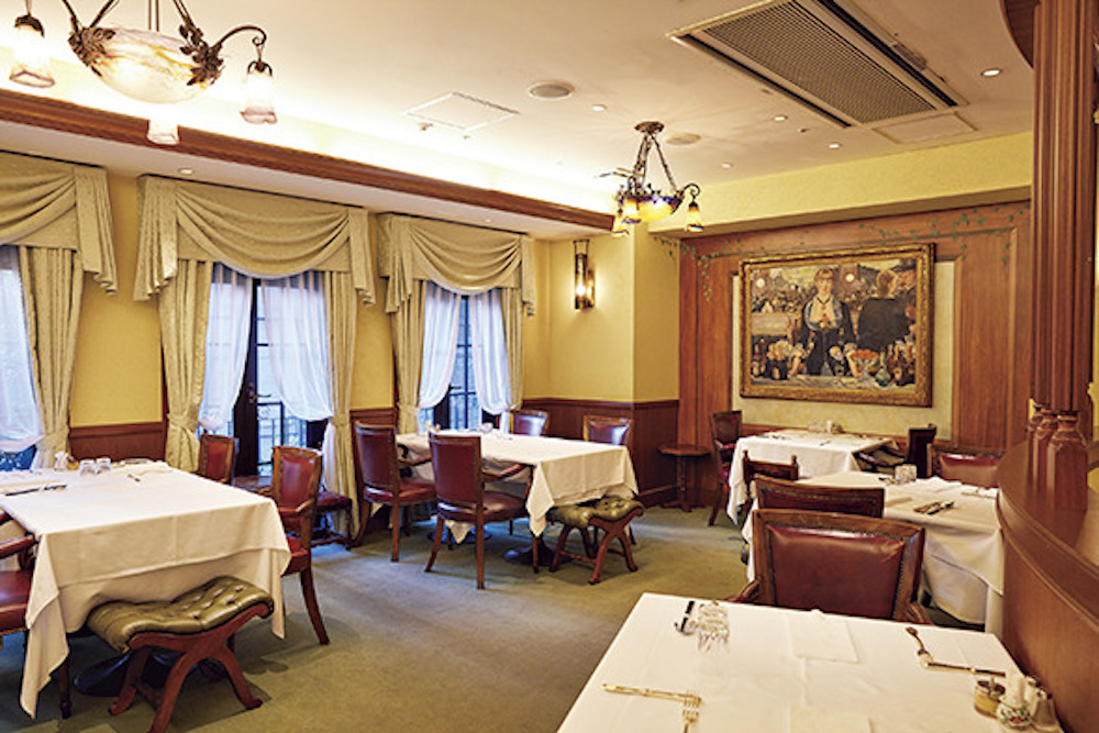 横浜〈ホテルニューグランド〉で初代料理長のS・ワイルから受け継いだ味を伝え続ける銀座の老舗。優雅な空間にも心がときめく。