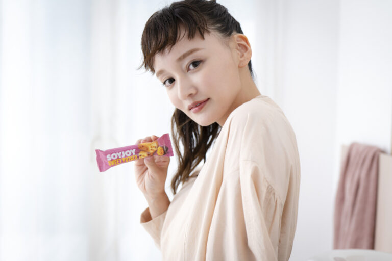 わたなべ麻衣さんもお気に入り!この秋話題のヘルシーおやつ「SOYJOY サツマイモ」 わたなべ麻衣さんもお気に入り!この秋話題のヘルシーおやつ「SOYJOY サツマイモ」