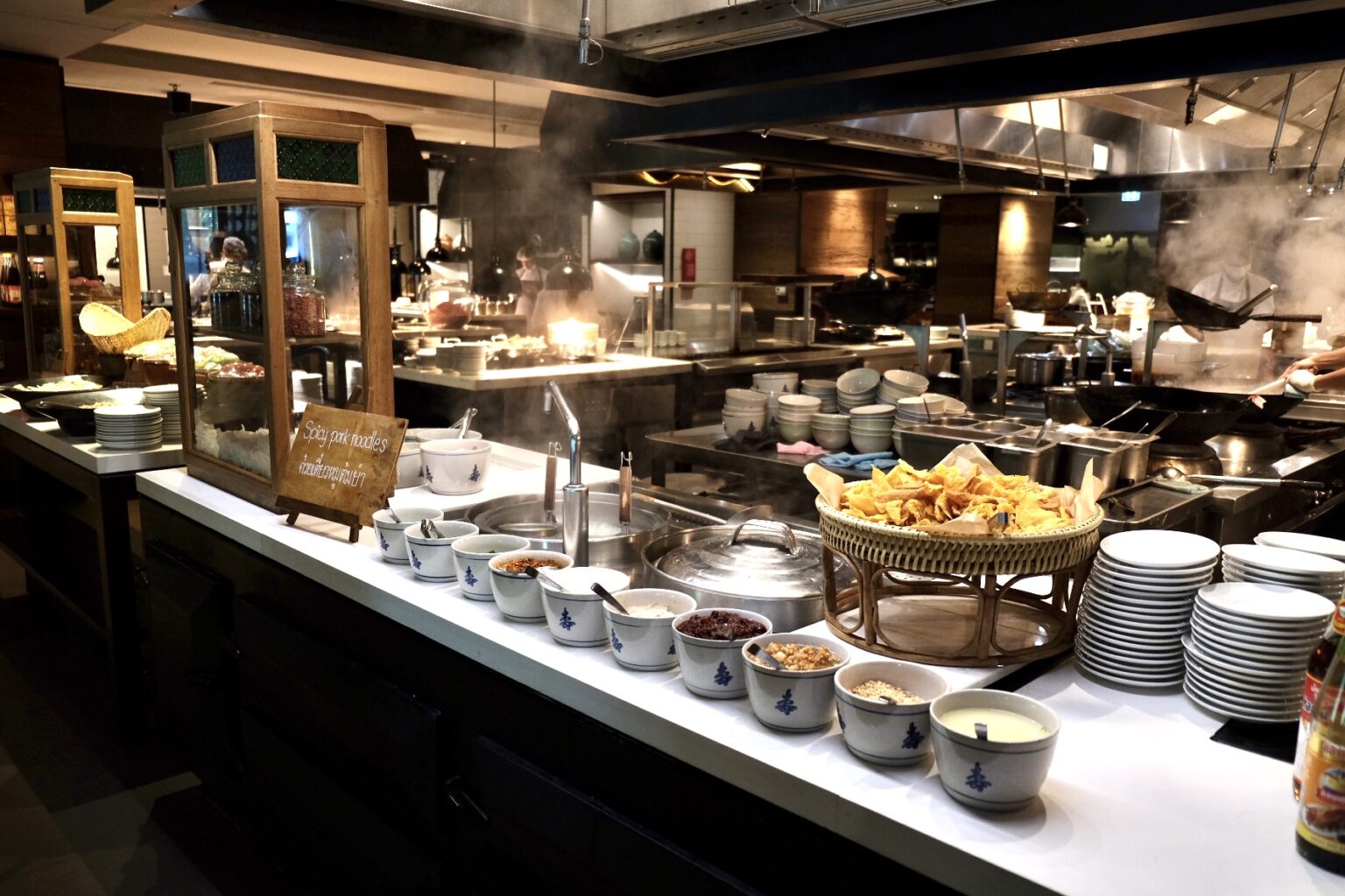 〈Goji Kitchen + Bar〉の朝食ビュッフェで登場するヌードルステーション。