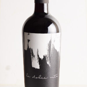 オリジナルレーベルの赤ワイン「La Dolce Vita Sette Ponti Toscana」は、ここでしか味わうことのできない逸品。