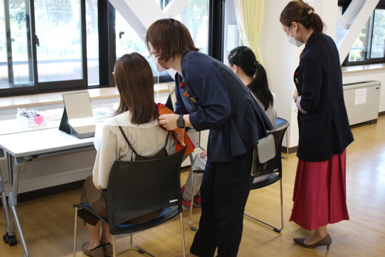 千葉県柏市で行われた「仕事に役立つコスメセミナー」の様子。