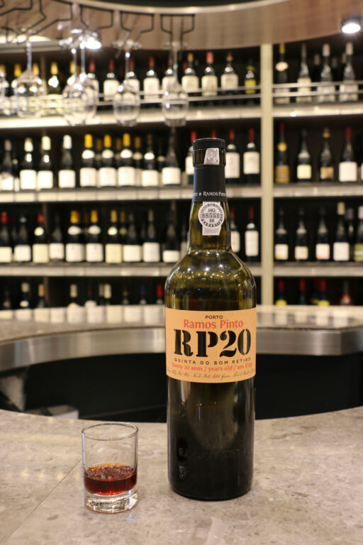 Ramos Pintoさんのつくる、20.5度のアルコール度数のワインだから、エチケットには「RP20」と書かれているそう。