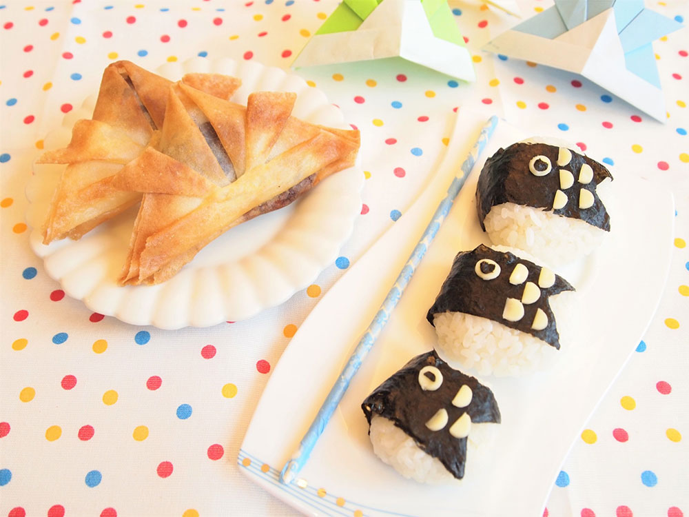 こどもの日に親子で作ろう「鯉のぼりおにぎり」と「兜のデザート春巻き