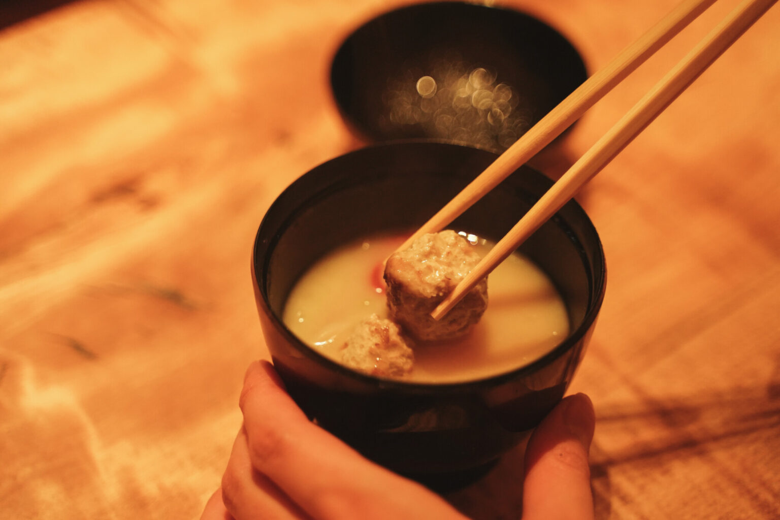 白みそで作る沖縄伝統料理のみそ汁である、いなむどぅちを。