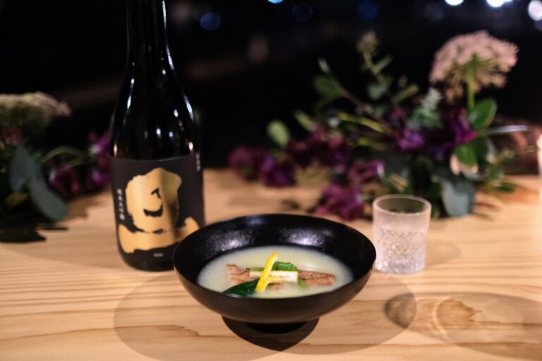 「銀杏すりながし」と笹一酒造の「旦」。
