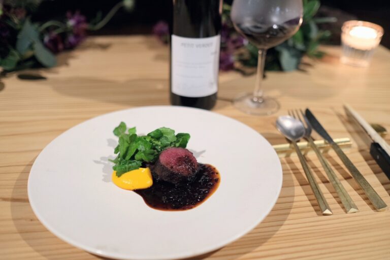 「富士山麓鹿肉縄文焼き」。