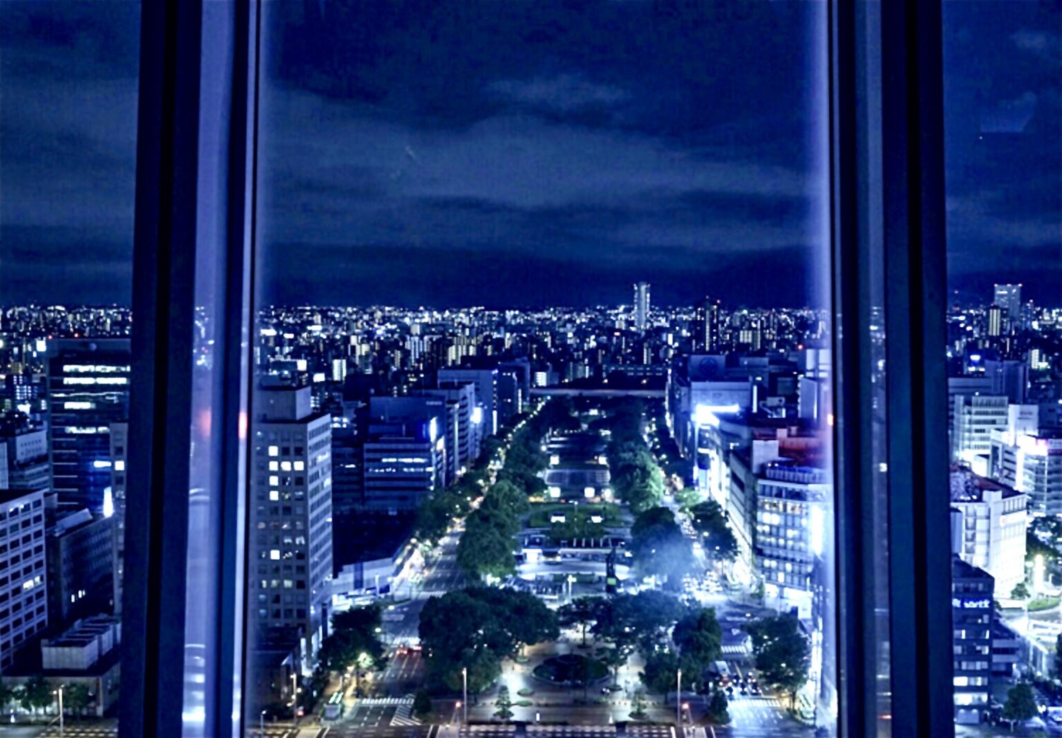 館内にはホテルゲスト専用の展望サロンがあり、久屋大通公園を眼下に見下ろし、栄の夜景を一望できる特別な空間で過ごせます。