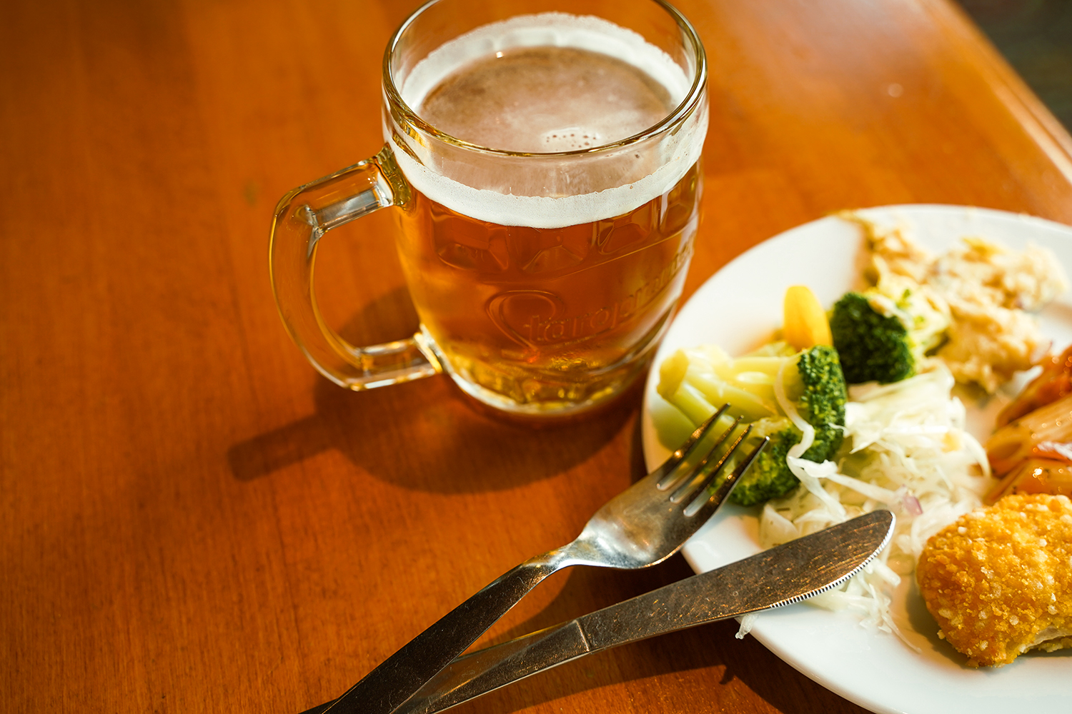 ピスルナータイプのチェコビールは飲みやすく、プラハの街を歩き回った後の体に染みる。