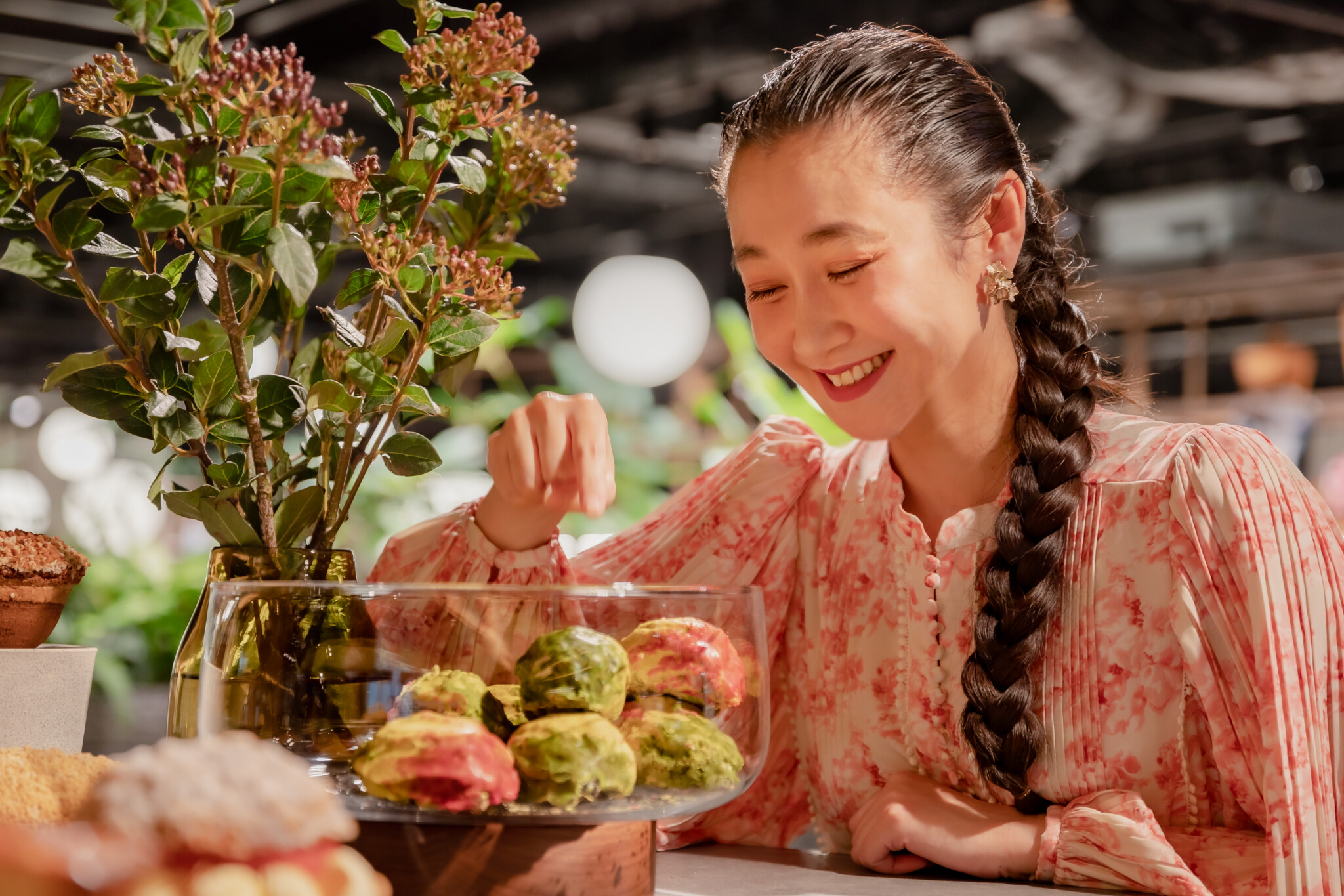 “収穫体験”をテーマにしたブースでは、摘んだばかりの食材を選ぶように、食べたいシューをチョイスできる。