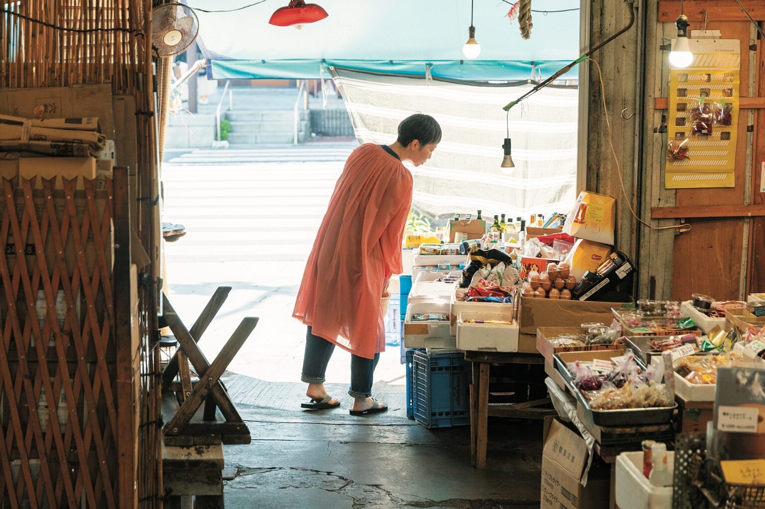 毎月数日は鎌倉で過ごすという小説家・小川糸さんとお散歩へ。町の住人やお店に注ぐ眼差しは温かく、愛にあふれる。訪れるたびに新発見があるという町の魅力について聞く。