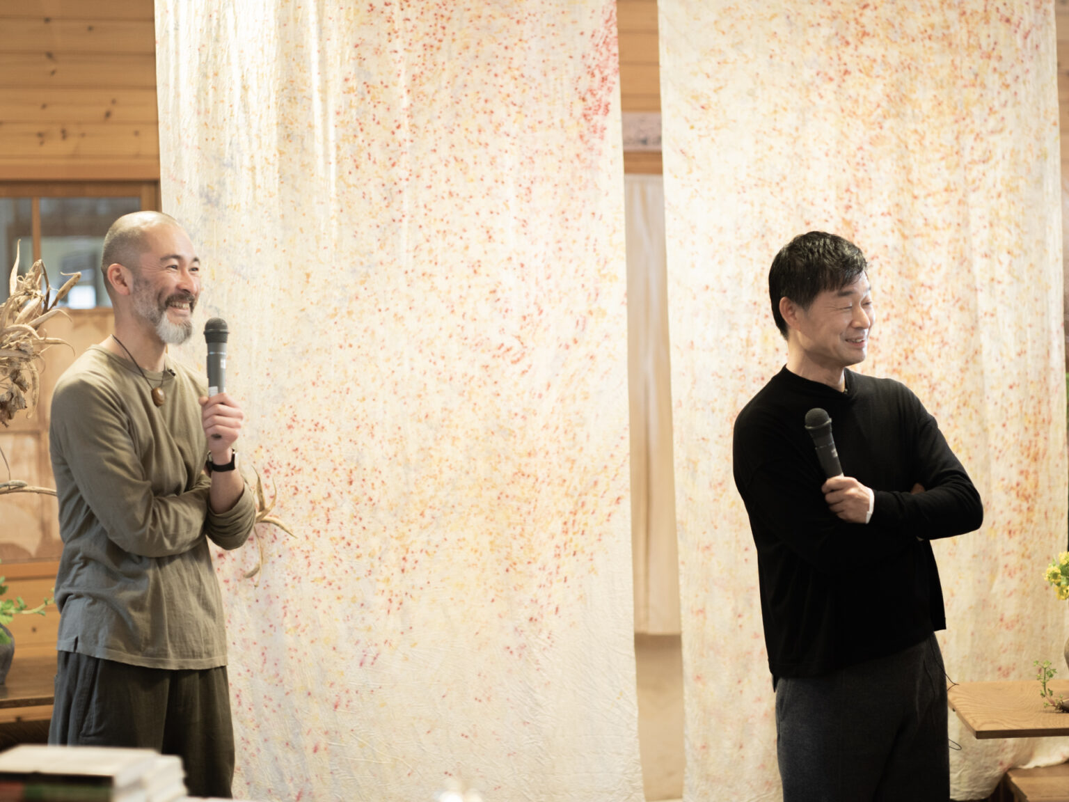 昨年のイベントの様子。シェフの原川慎一郎さん（左）とファッションデザイナーの皆川明さん（右）。photo:栗田萌瑛