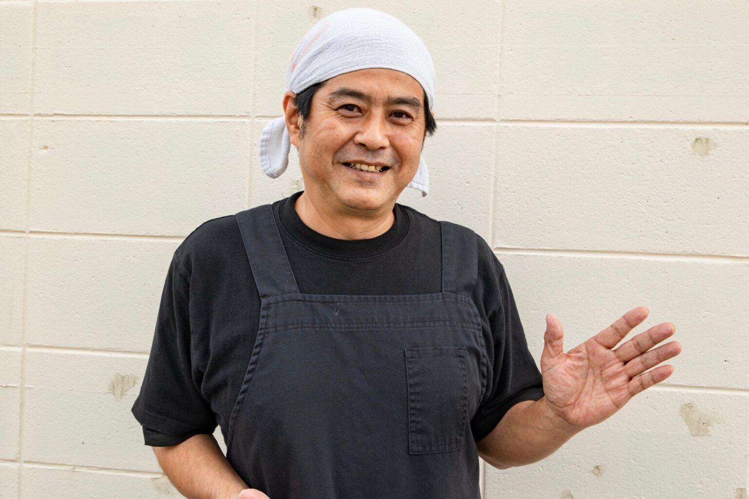 「毎朝心をこめて生麺を作ってます！」と、店主の渡嘉敷さん。