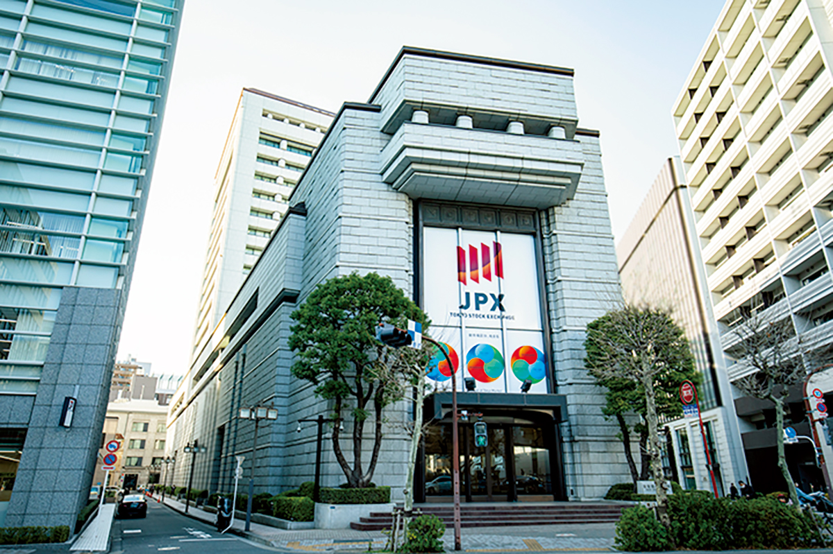 東京証券取引所周辺には歴史ある建物が並ぶ。