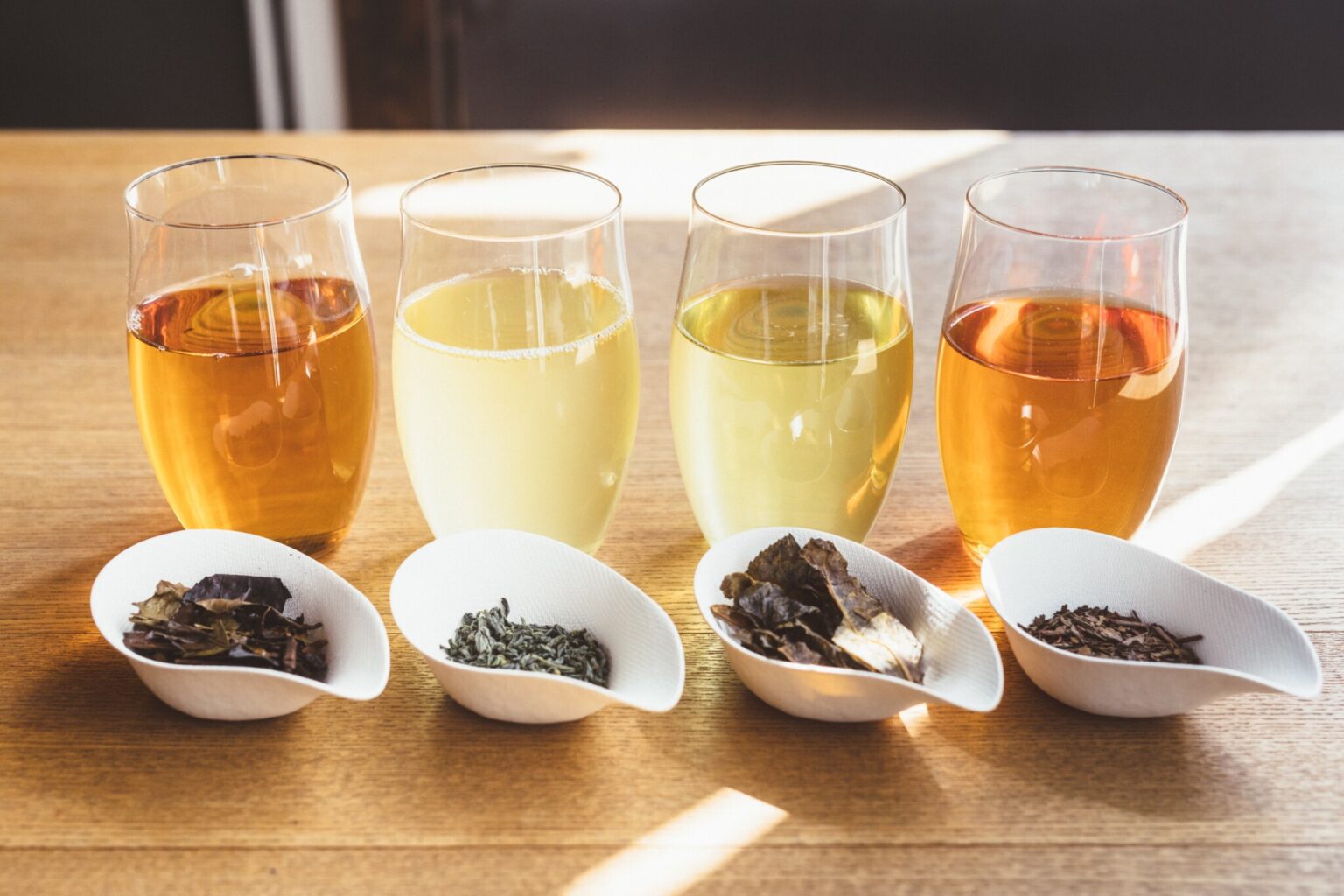 日本茶の世界で今注目を集めるのが、在来茶、ブレンドティー、和紅茶のムーブメント。天然素材を自由に組み合わせて日本茶本来の魅力を高めるクリエイティブなブレンドティーは、お茶の楽しみがぐっと広がる新たなおいしさを体験できる。
