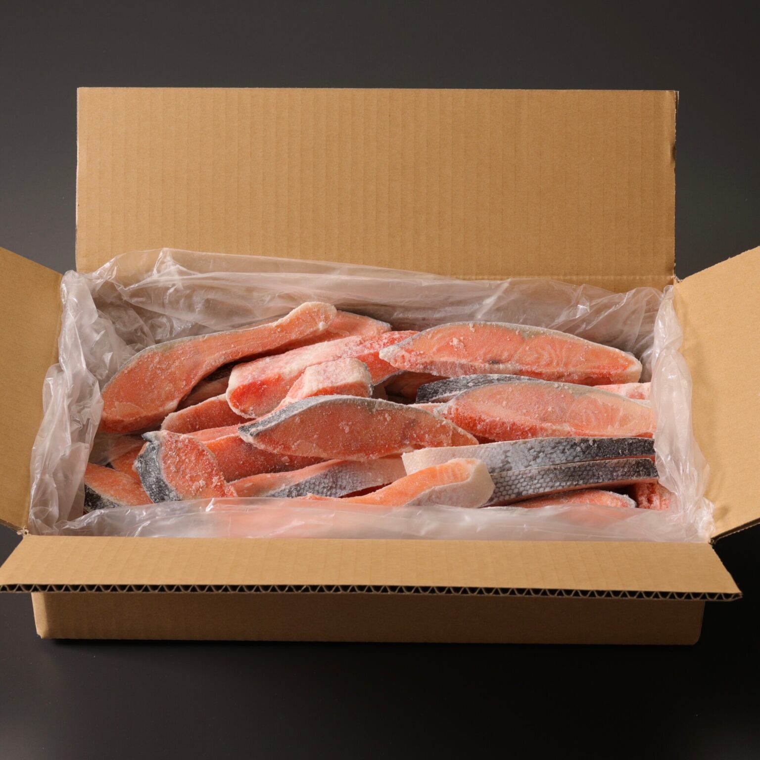 千葉県勝浦市「B級銀鮭切り身（約2.8kg）」毎日の食卓に使える、規格外の銀鮭を増量してお届け。寄付金額15,000円。