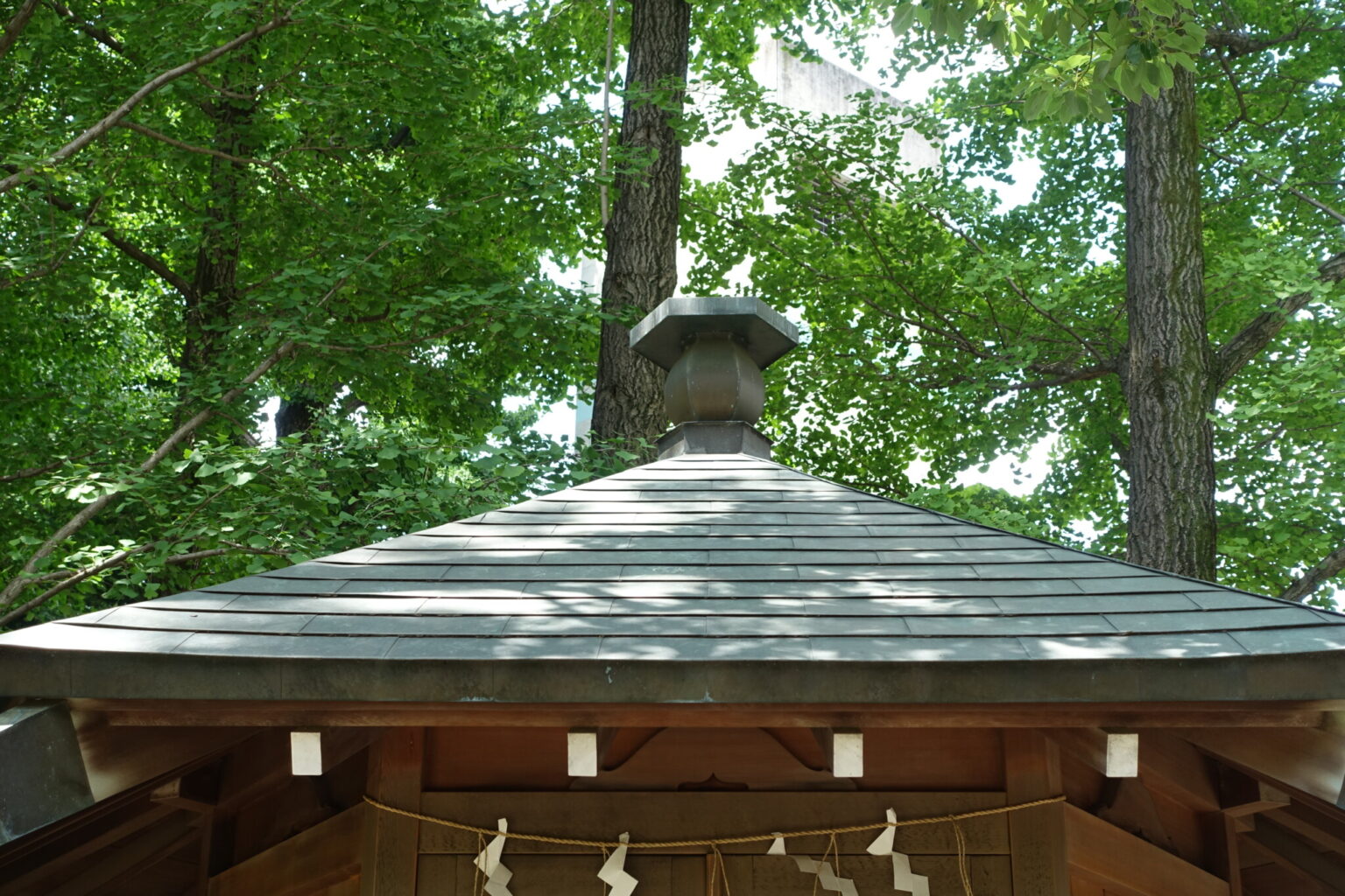 屋根の飾りはクチナシの実の形で、将棋での「口出し無用」という意味も。