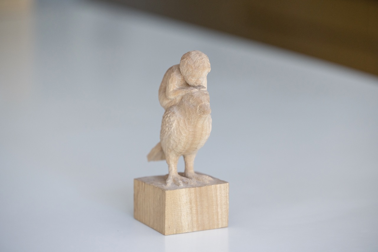 小山登美夫ギャラリーでの展示で出会ったという、大竹利絵子さんの木彫作品。