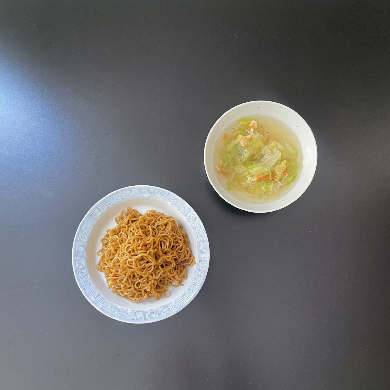 【1】葱和え麺、レタススープ。