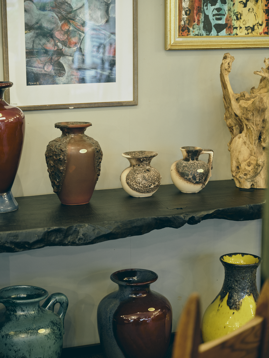 1階には1964年の創業以来、家族で代々陶器を作り続ける〈Otto Keramik〉の1970年代デッドストックの作品がずらり。「タグが残っているものはすごく貴重で、近年ではなかなか手に入らないと思います」と、島さん。