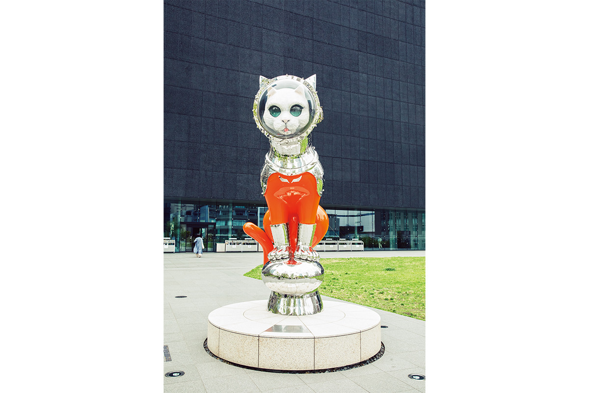 未来に開かれた大阪のアートを守る巨大猫