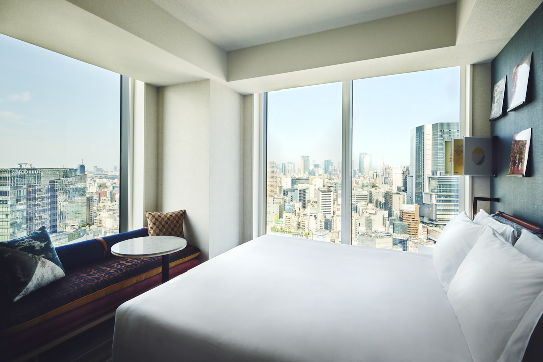 渋谷の景色を存分に味わいたいなら「プレミアムルーム キングベッド スクランブルビュー バスタブ付き 高層階」。