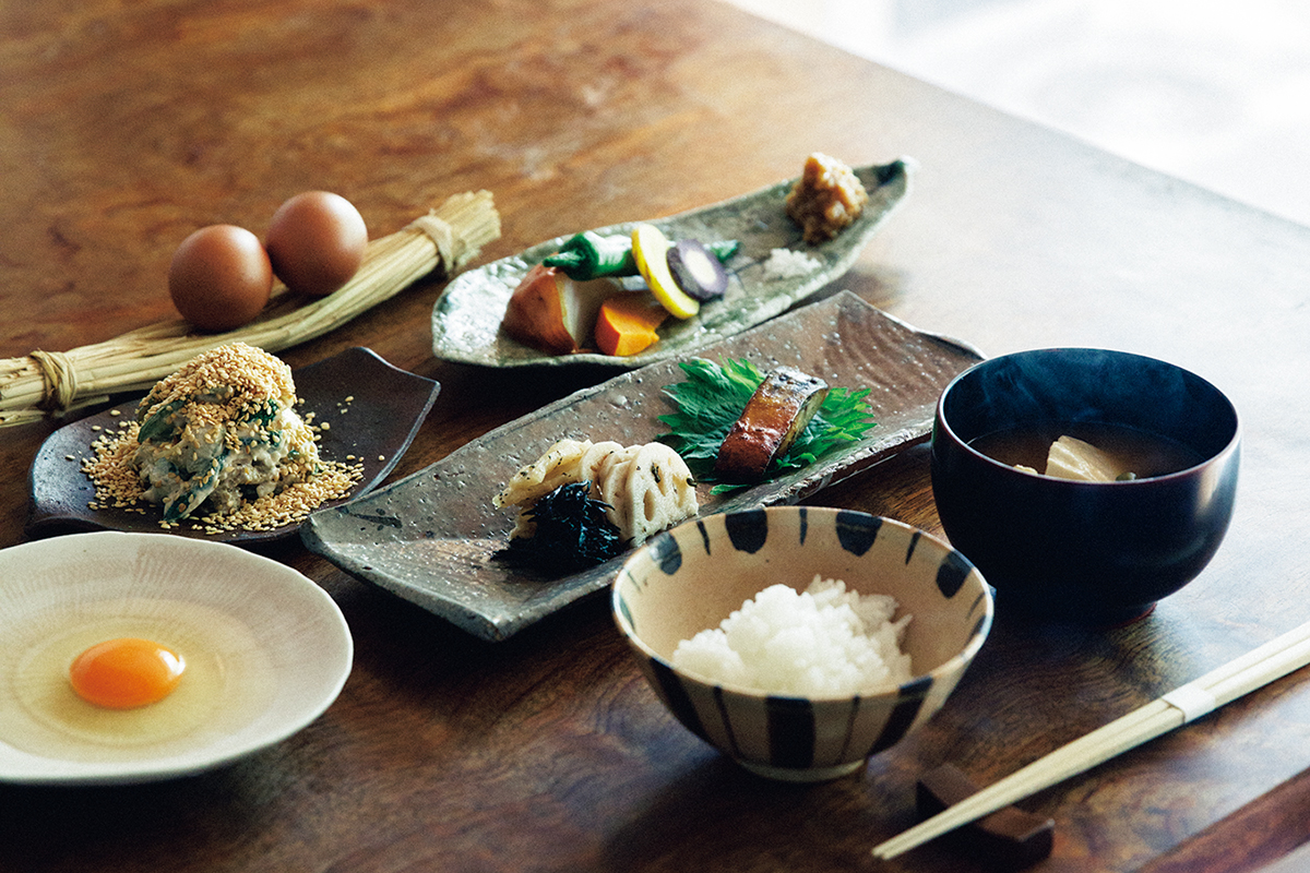 〈丹〉の丹の朝食
料亭が手がける和の正統派で、
京の地の恵みと旬を堪能する。