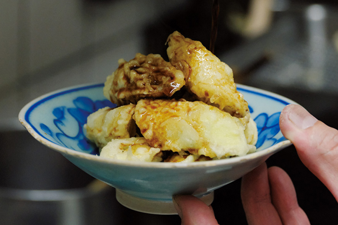 米子の白ねぎを使った人気のねぎの天ぷら750円。天丼のたれをかけて。