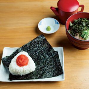 おにぎりとお茶漬け。
福岡有明のりのおいしさを生かしたシンプルなレシピ。