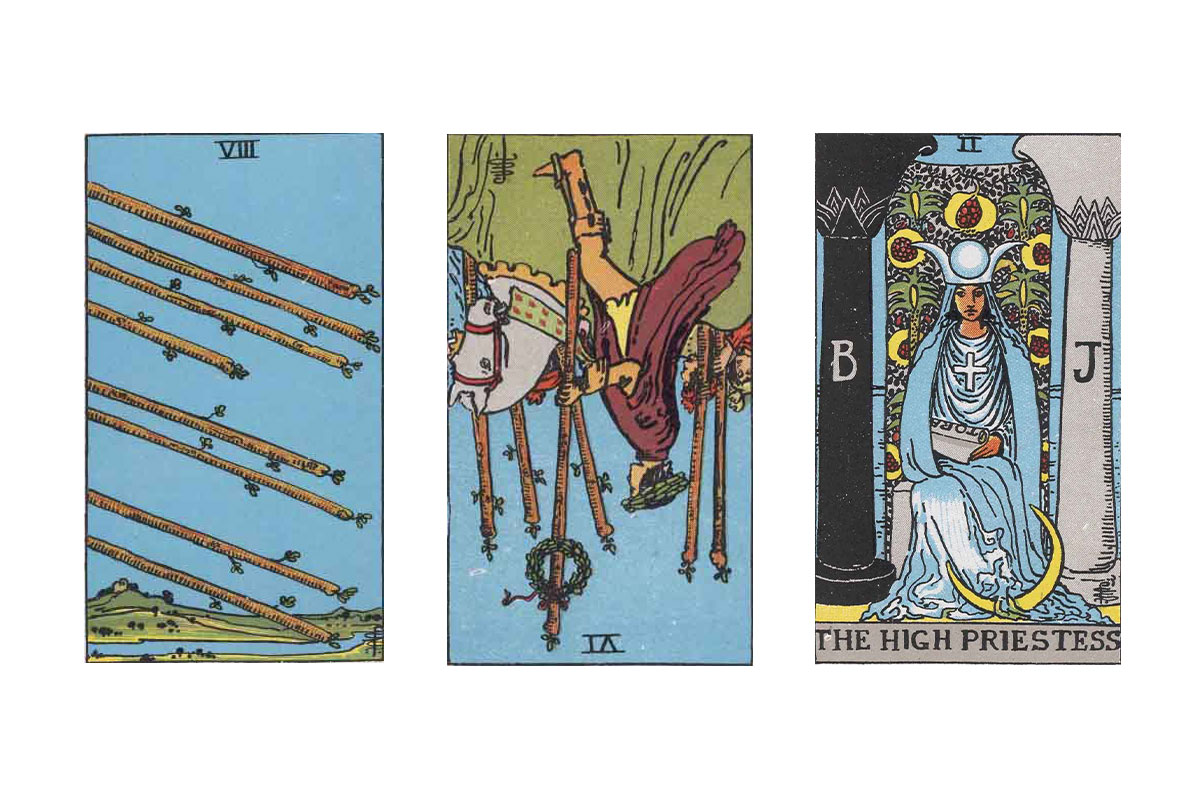 左から：ワンドの8、ワンドの6、女教皇のカード