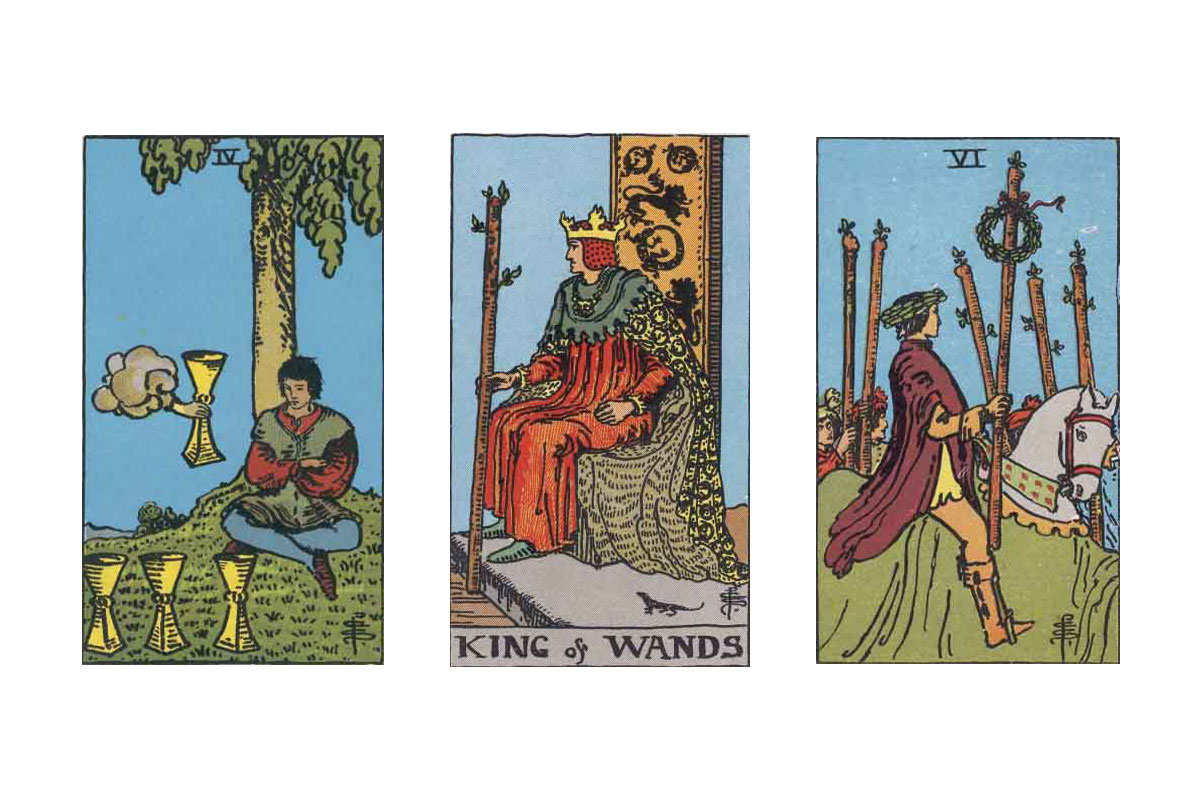 左から：カップの4、ワンドのキング、ワンドの6のカード
