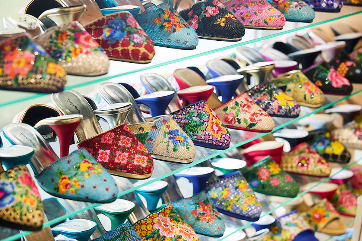 プラナカンの伝統的なビーズ刺繍で作られた靴は180SGD〜。