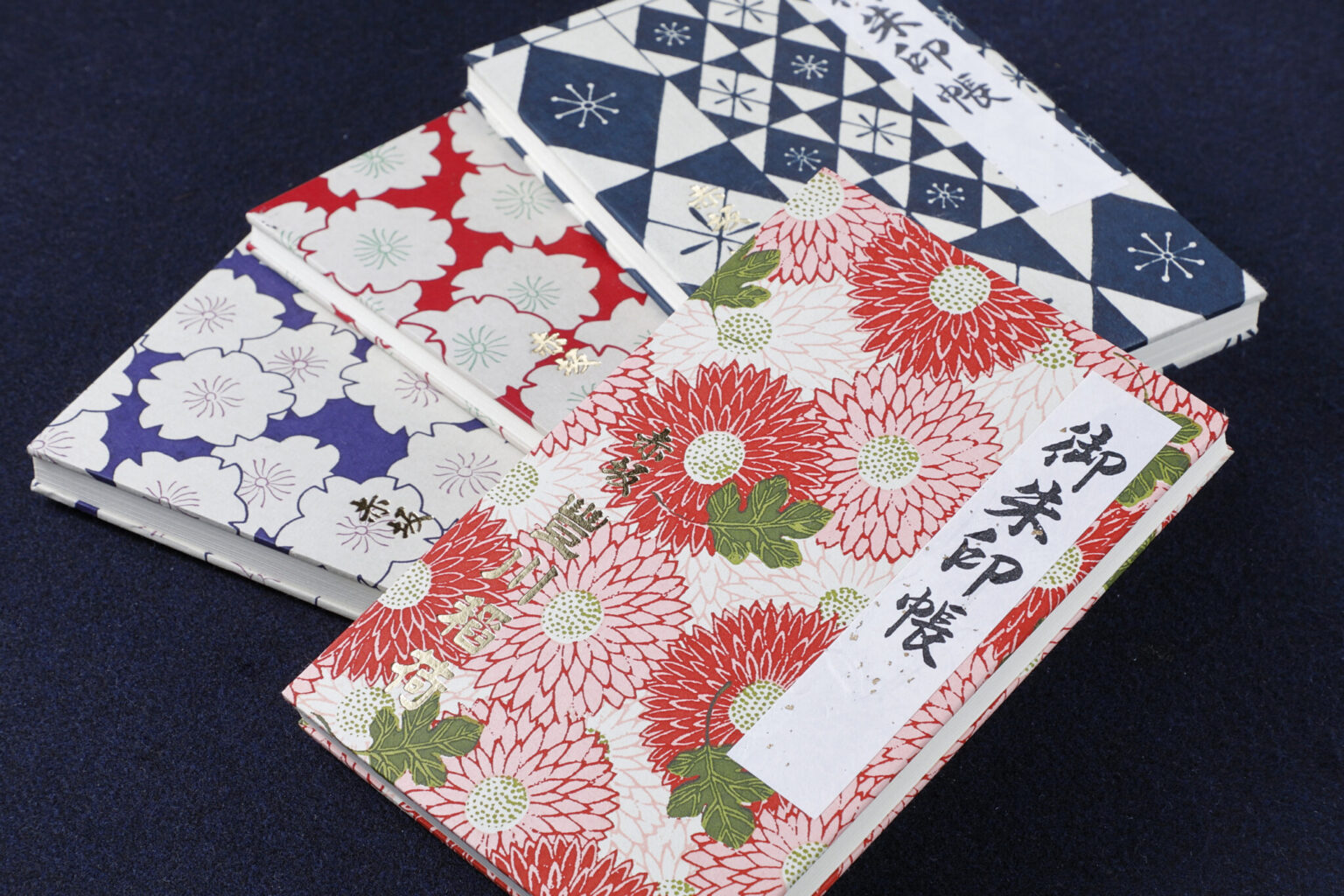 日本橋榛原の御朱印帳。季節限定柄も販売される。