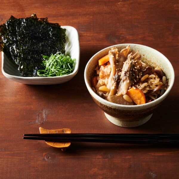 根菜の炊き込みご飯と韓国海苔