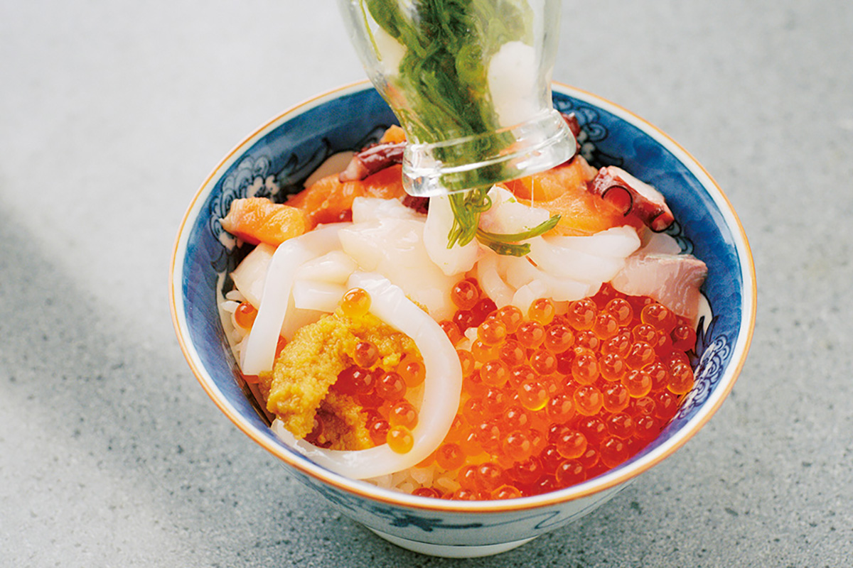 岩手県グルメ】1日30食限定の絶品丼「瓶ドン」も！三陸鉄道で巡りたい5 